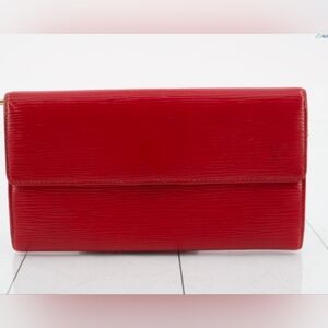 Louis Vuitton Porte-Trésor International or Sarah walle